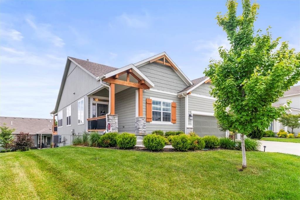 128 SE Briar Valley Lane