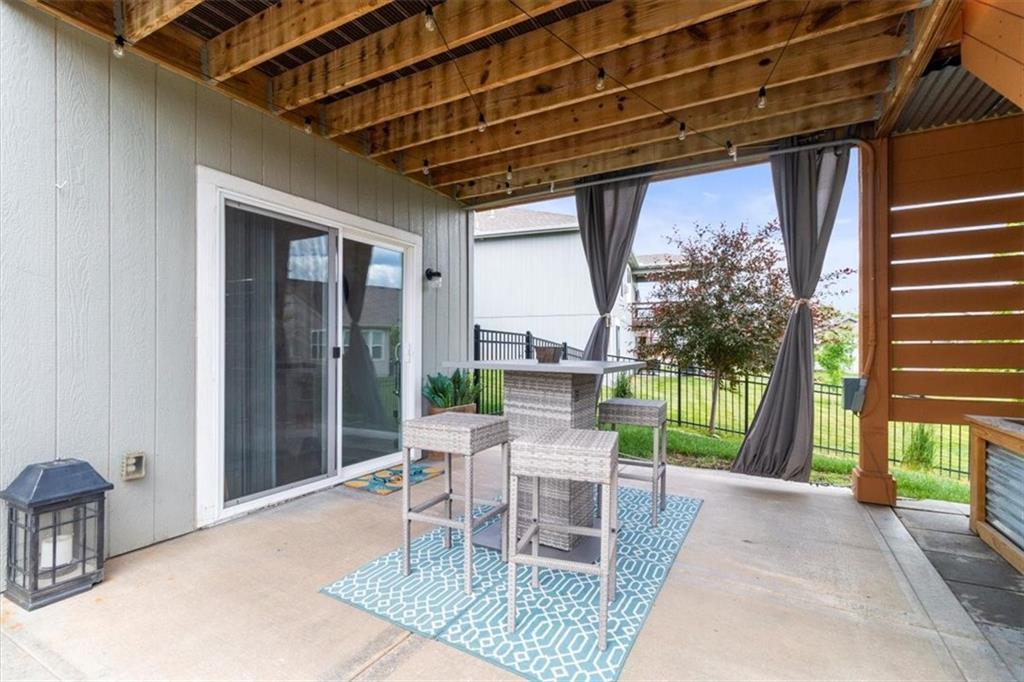 128 SE Briar Valley Lane