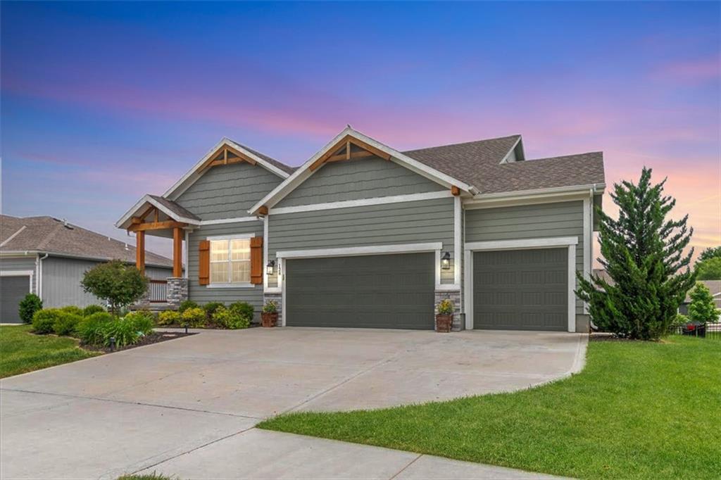 128 SE Briar Valley Lane
