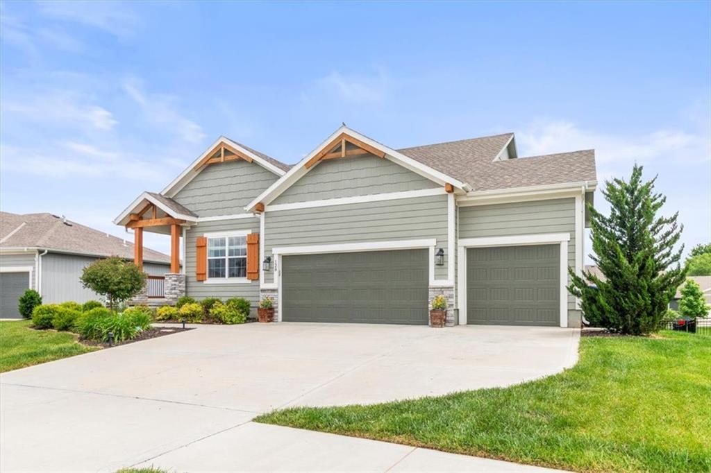 128 SE Briar Valley Lane