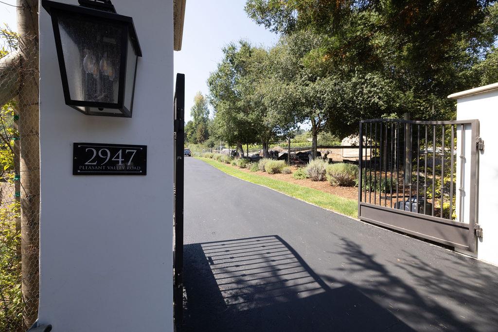 2947 Pleasant Valley Road