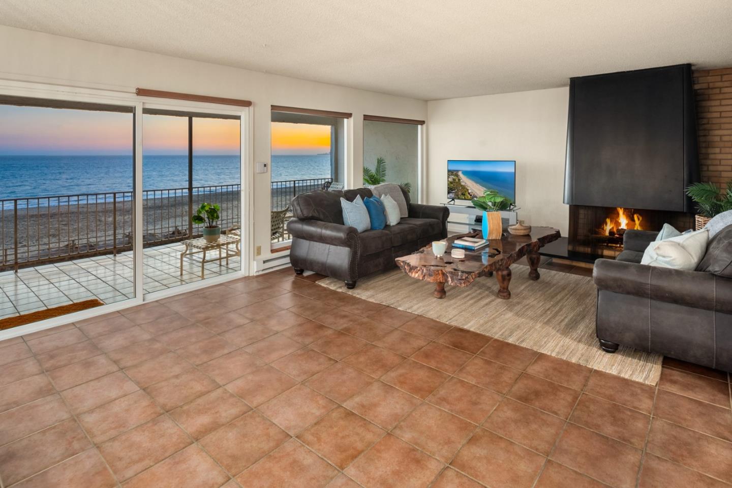 369 Beach DR