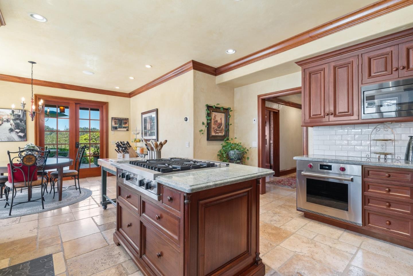 5042 Wildberry LN