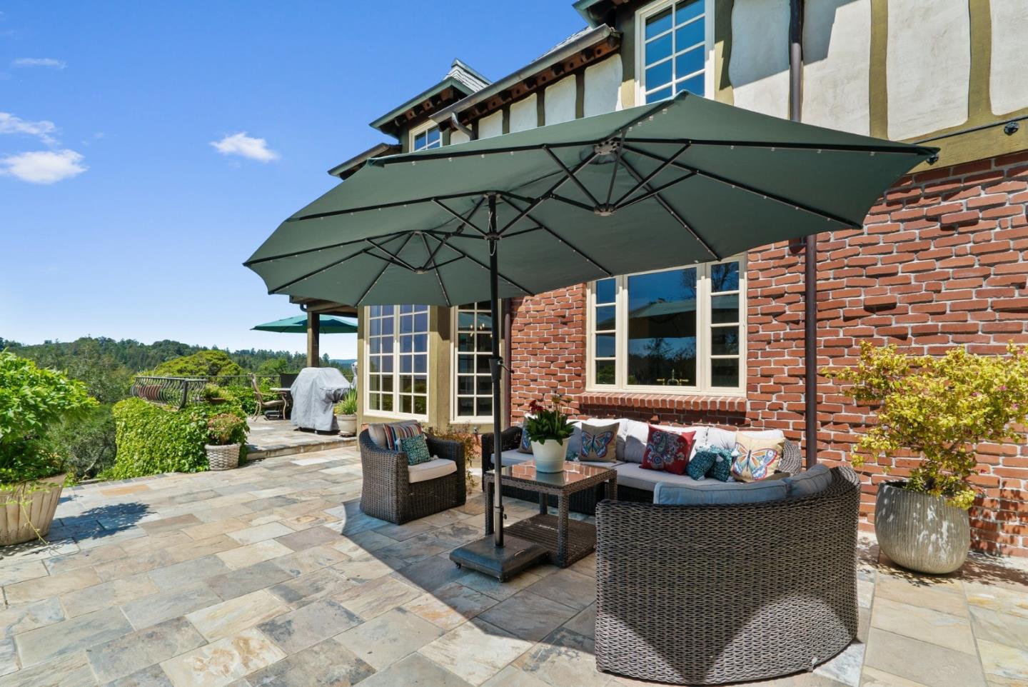5042 Wildberry LN