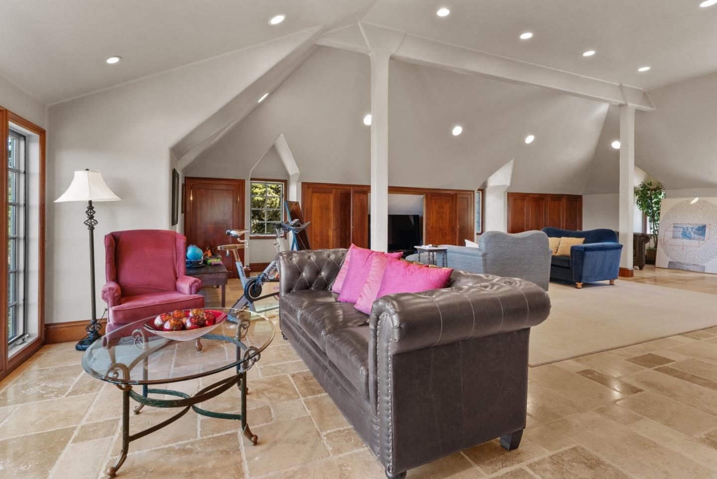 5042 Wildberry LN