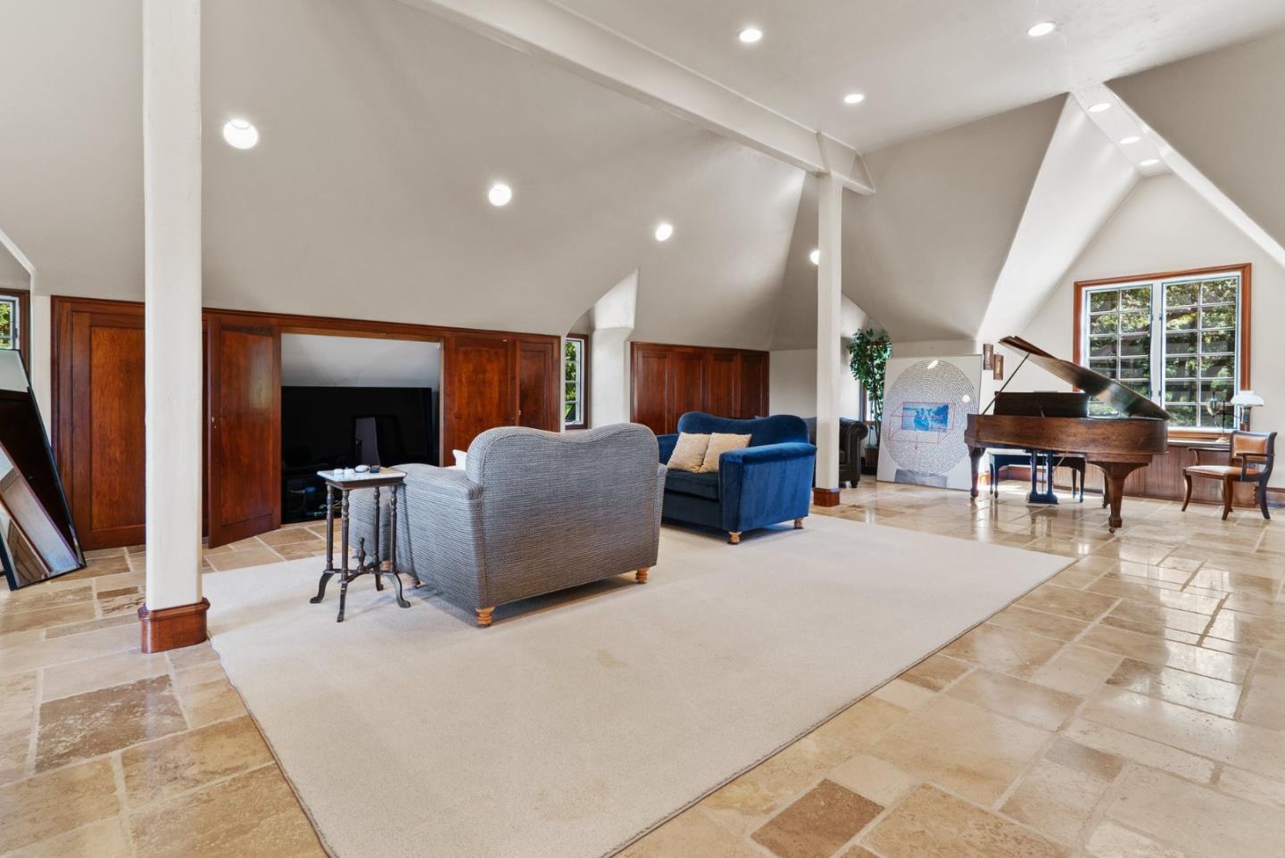 5042 Wildberry LN