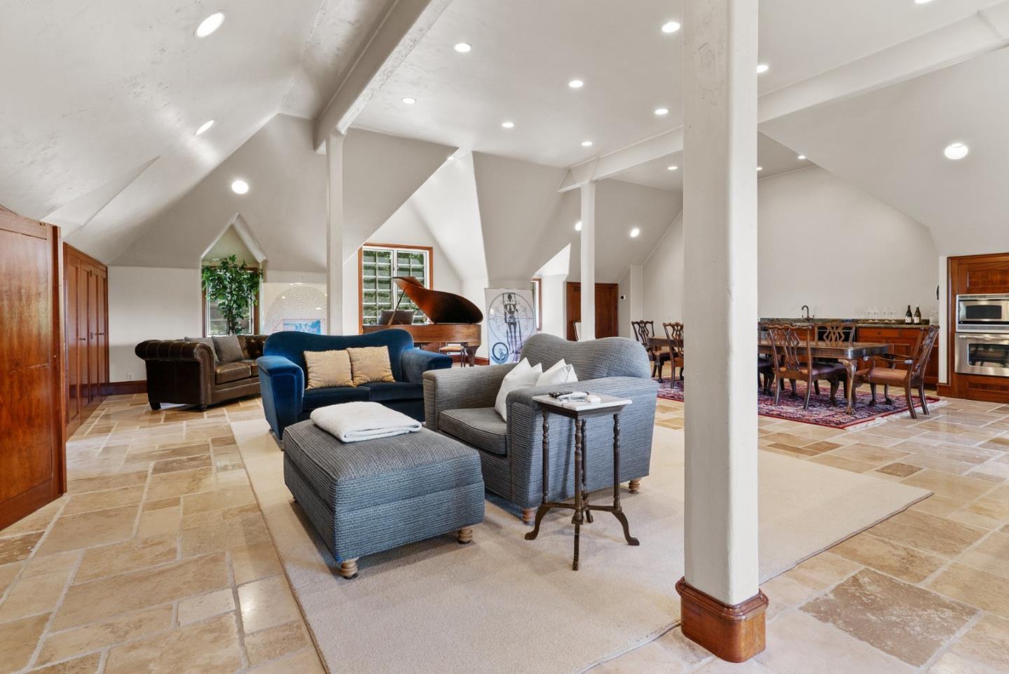 5042 Wildberry LN