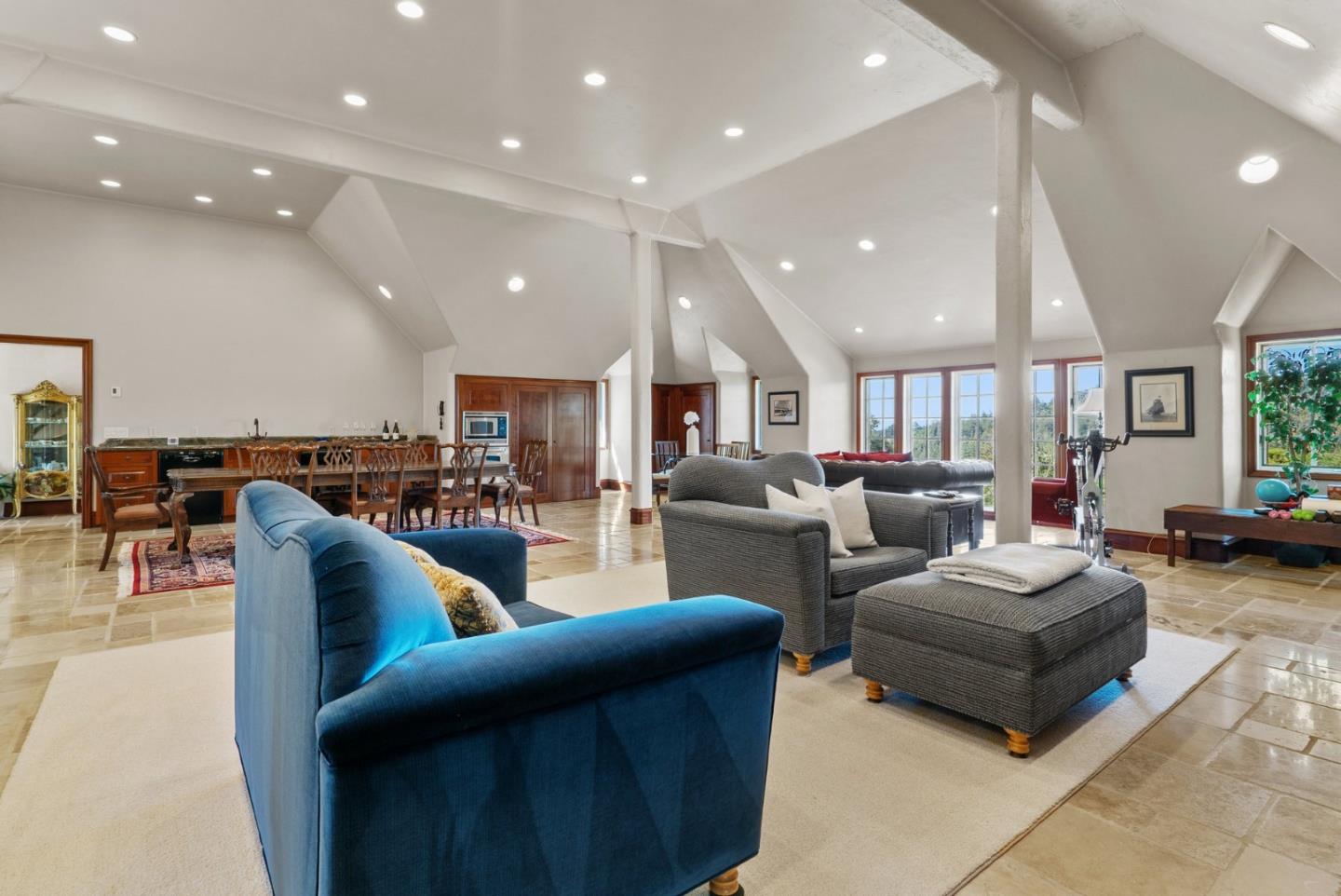 5042 Wildberry LN