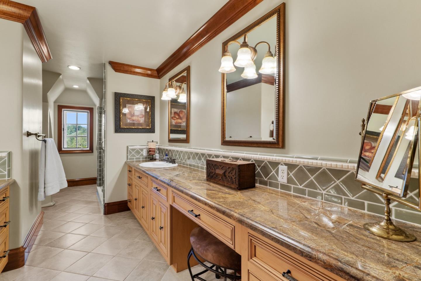 5042 Wildberry LN
