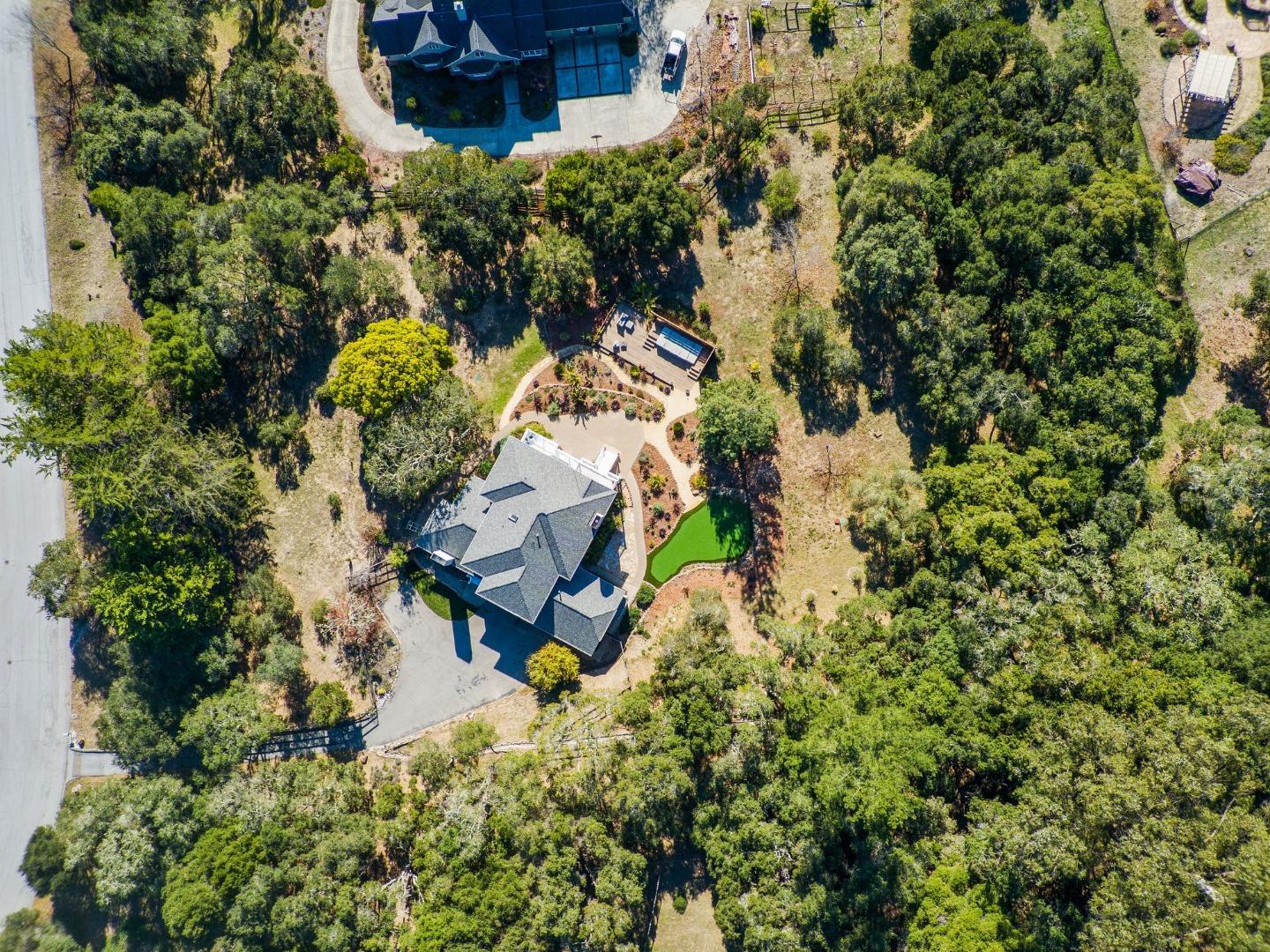 735 Meadow RD
