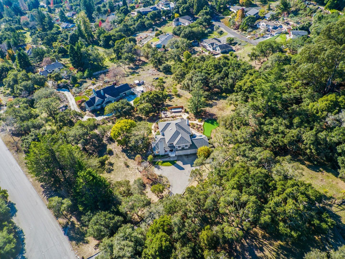 735 Meadow RD