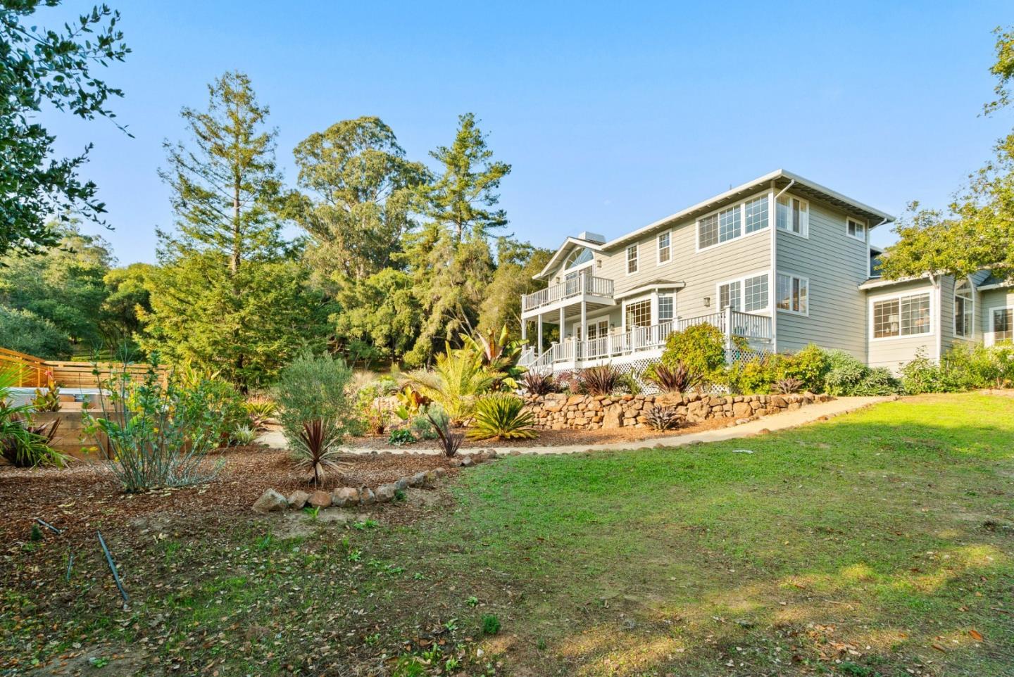 735 Meadow RD