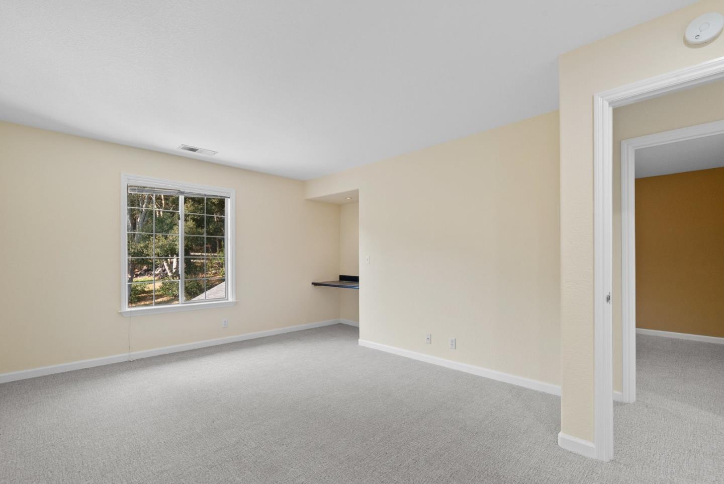 735 Meadow RD