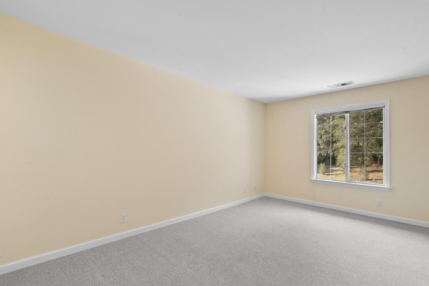 735 Meadow RD