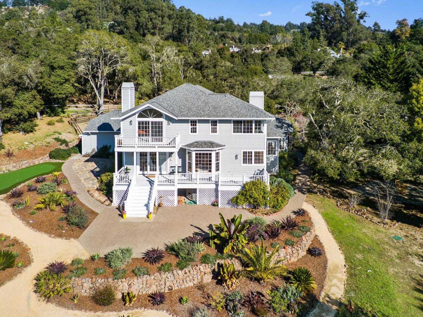 735 Meadow RD