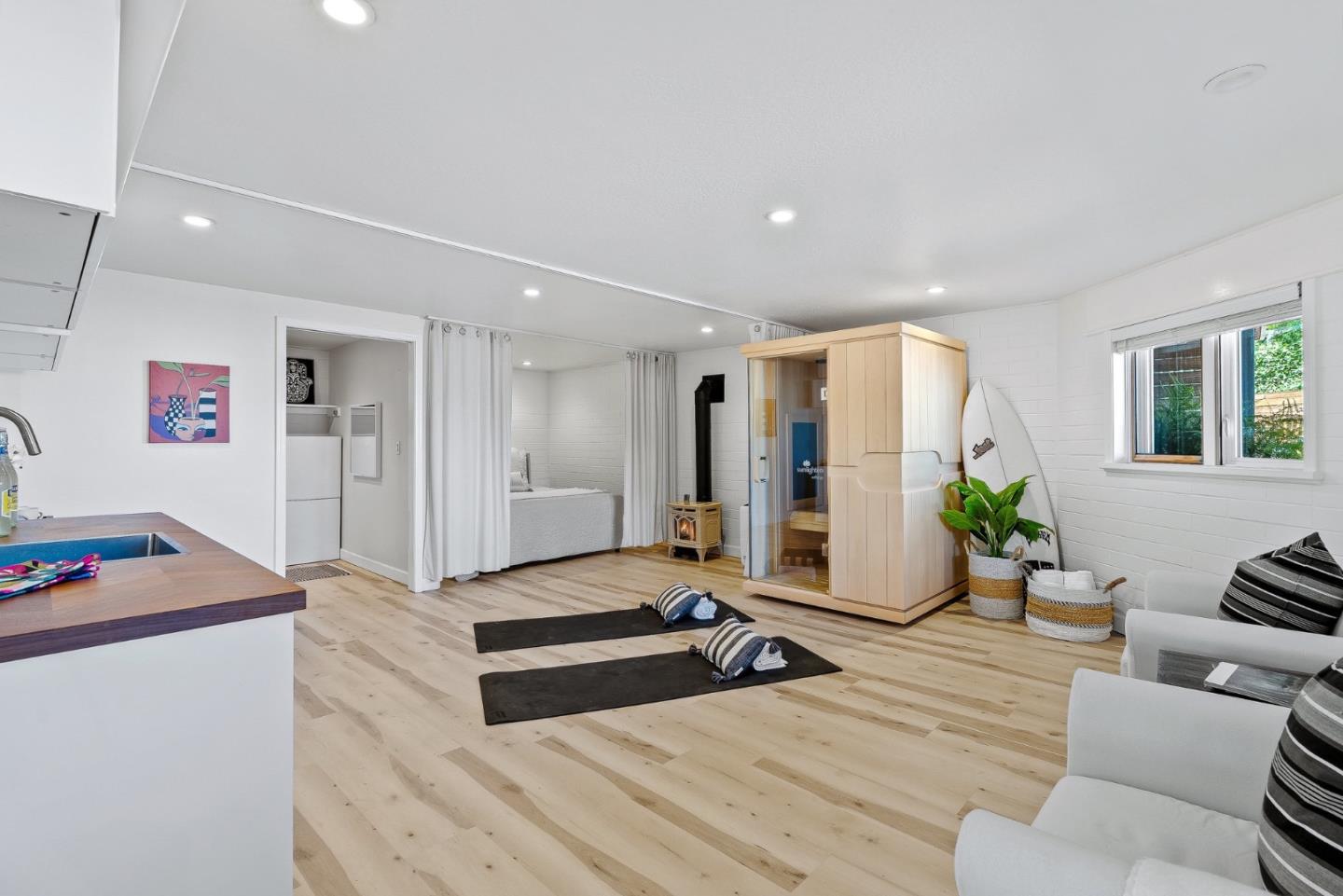 1212 Laurent ST