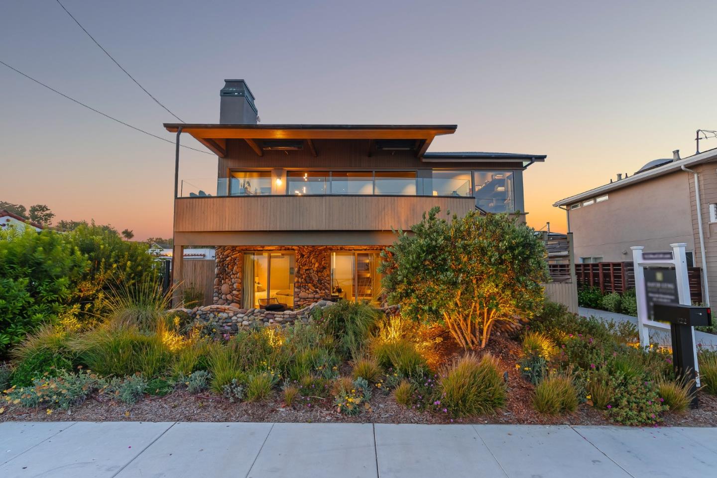 1122 West Cliff Drive