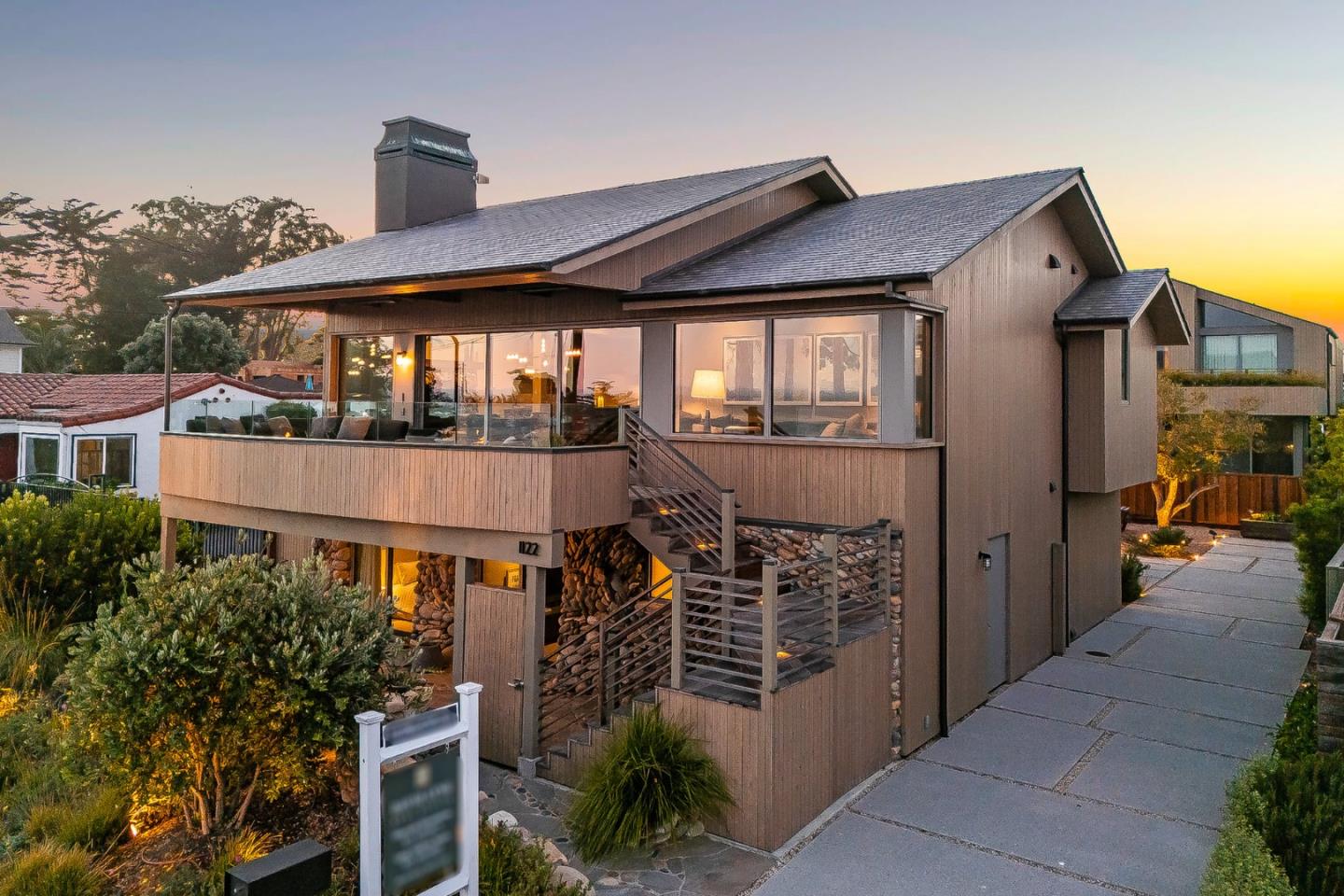 1122 West Cliff Drive