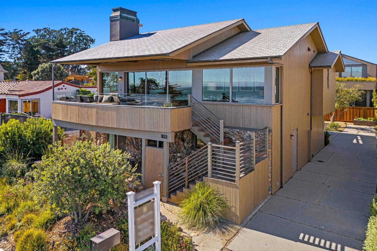1122 West Cliff Drive