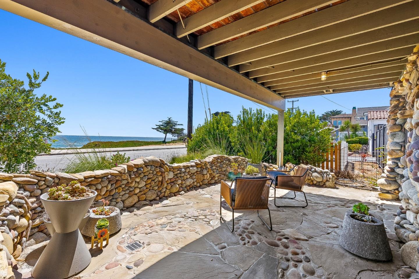 1122 West Cliff Drive