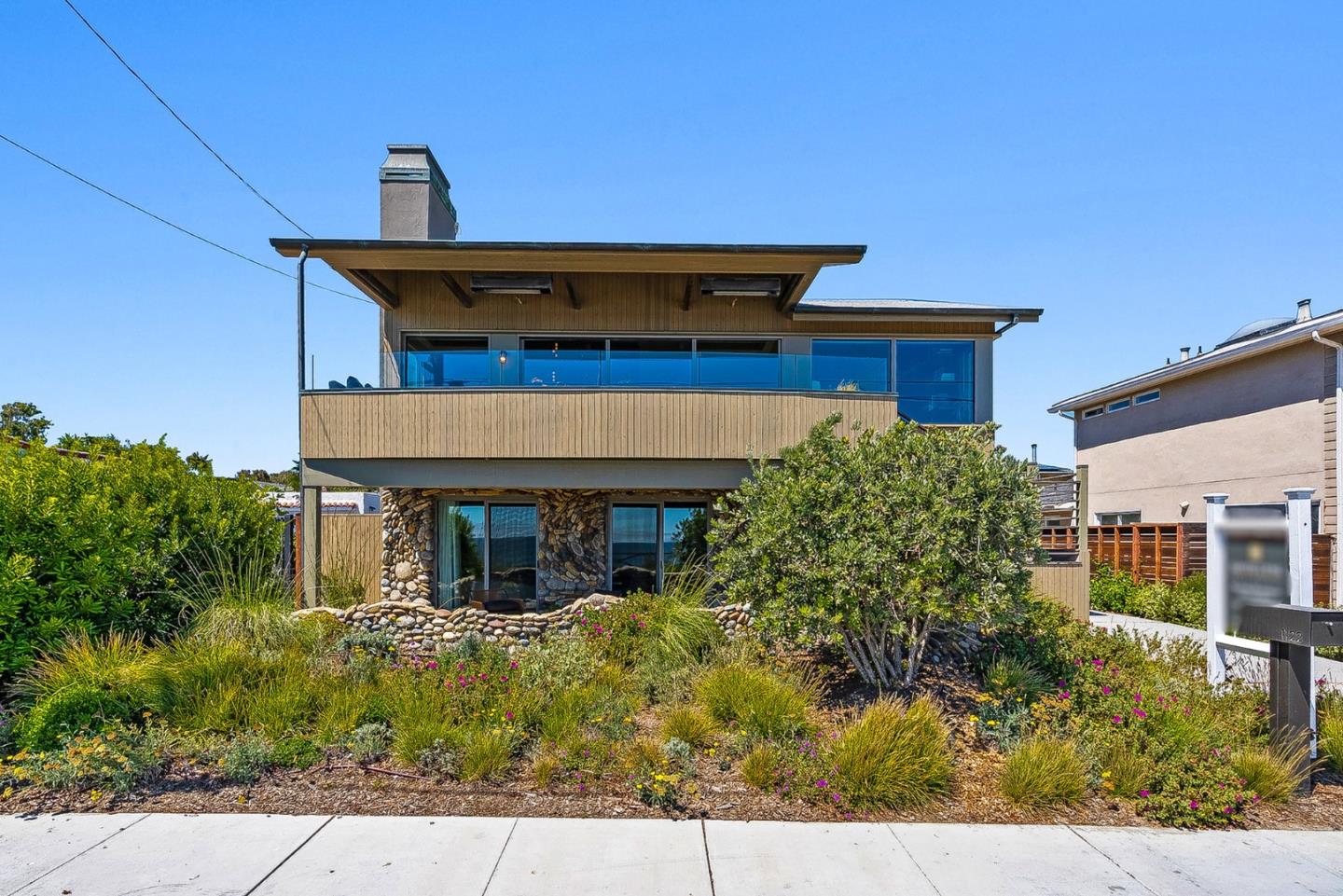 1122 West Cliff Drive