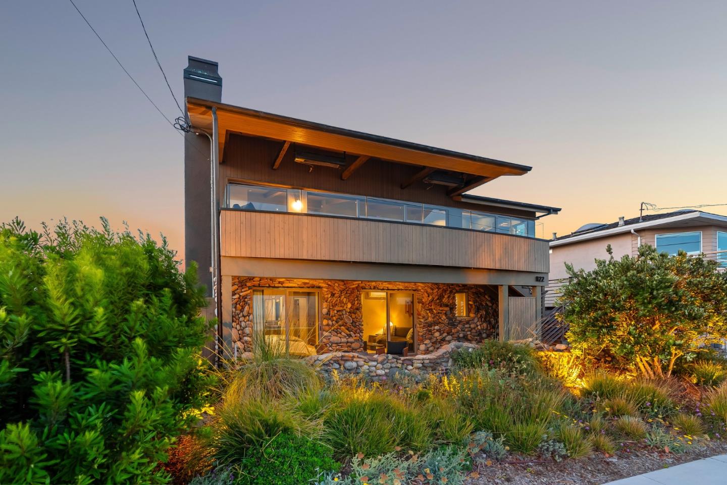 1122 West Cliff Drive