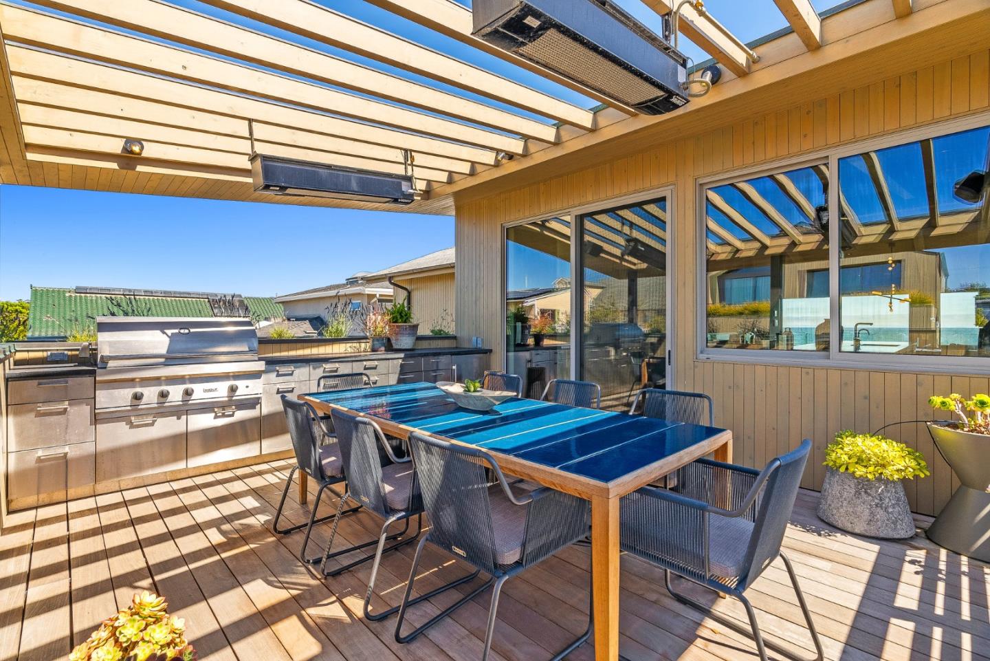 1122 West Cliff Drive