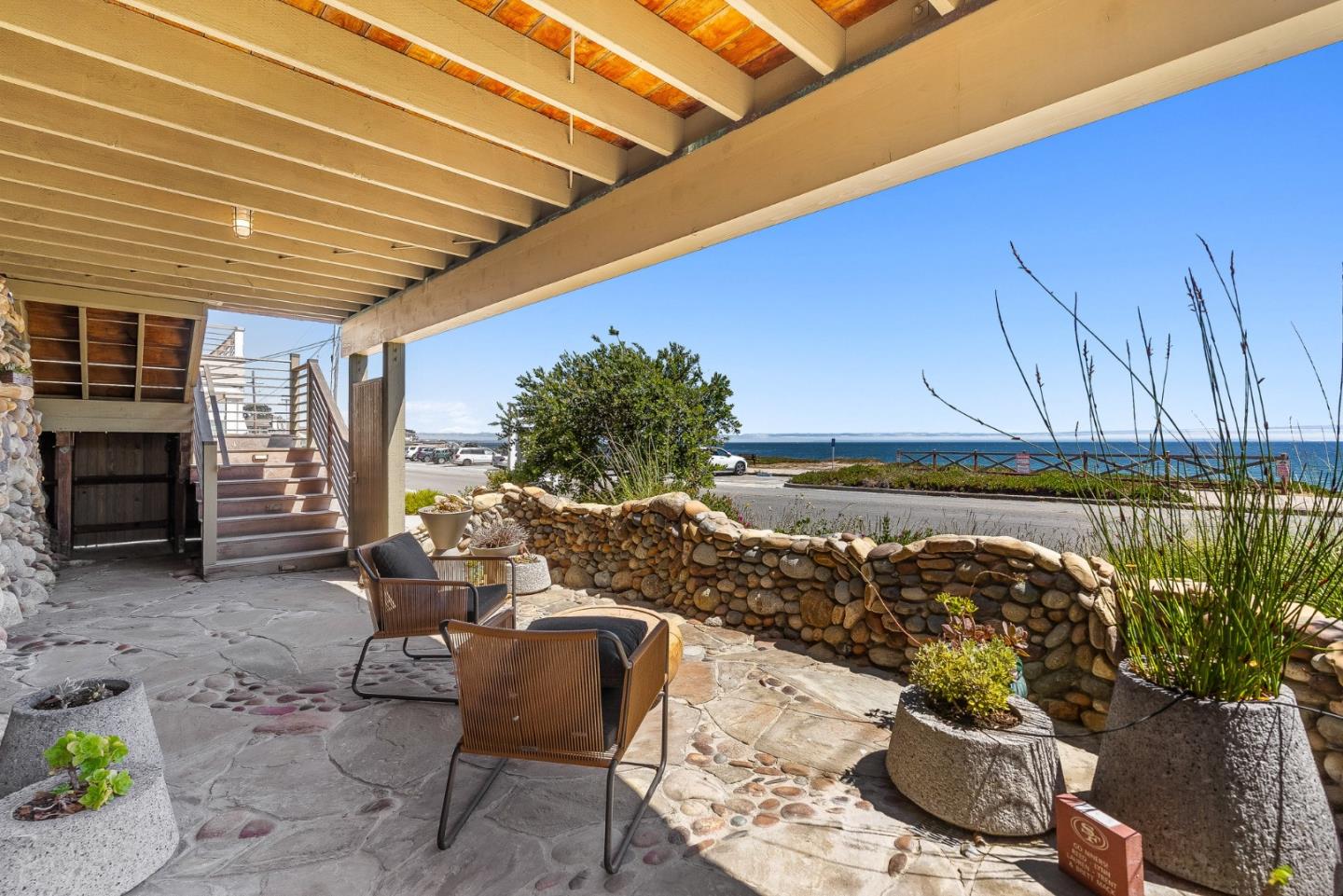 1122 West Cliff Drive