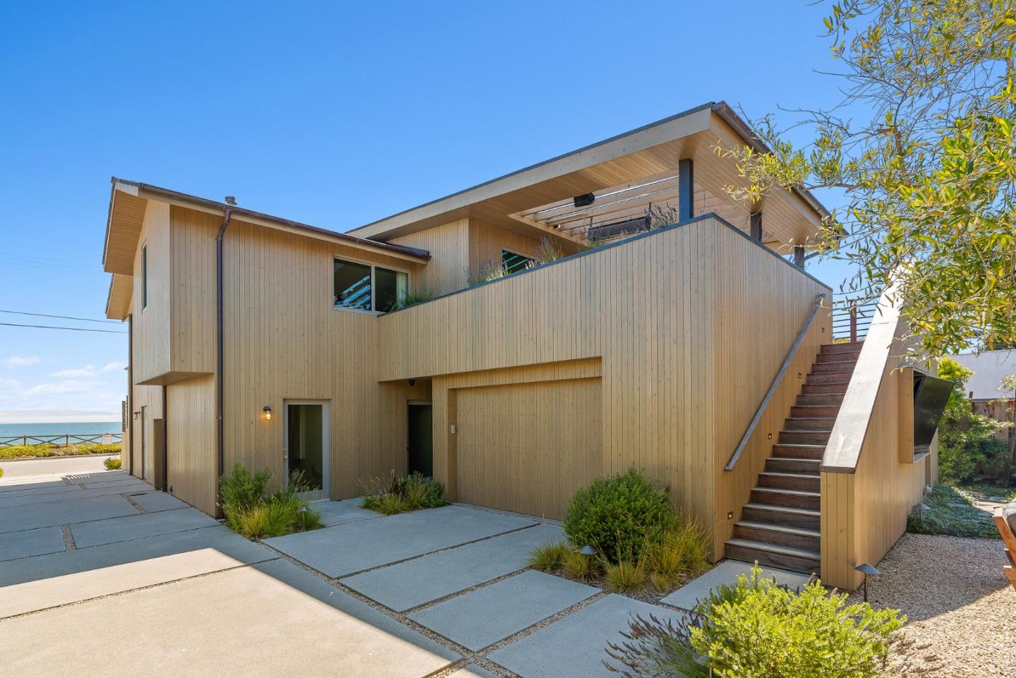1122 West Cliff Drive