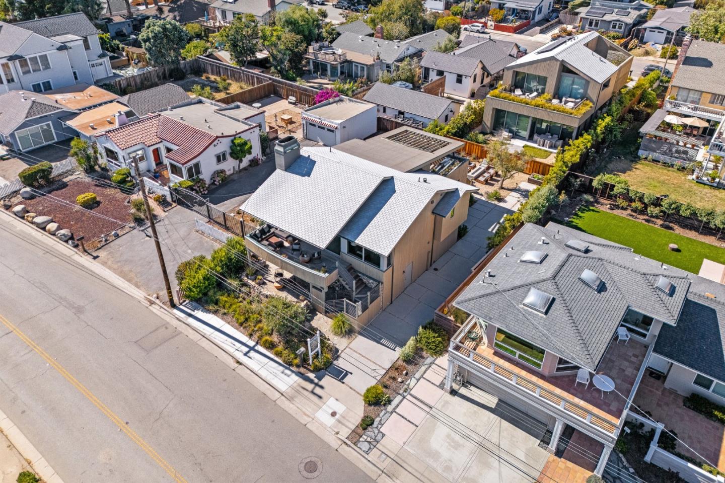 1122 West Cliff Drive
