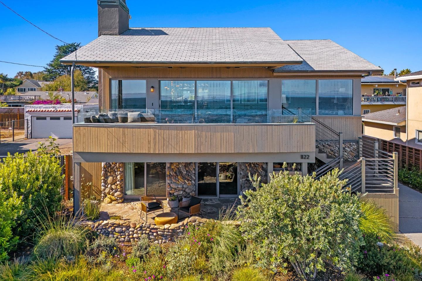 1122 West Cliff Drive