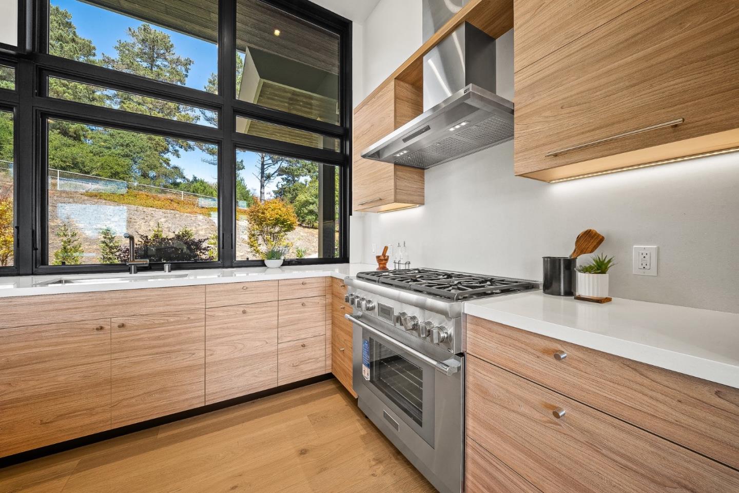 600 Seaview Terrace