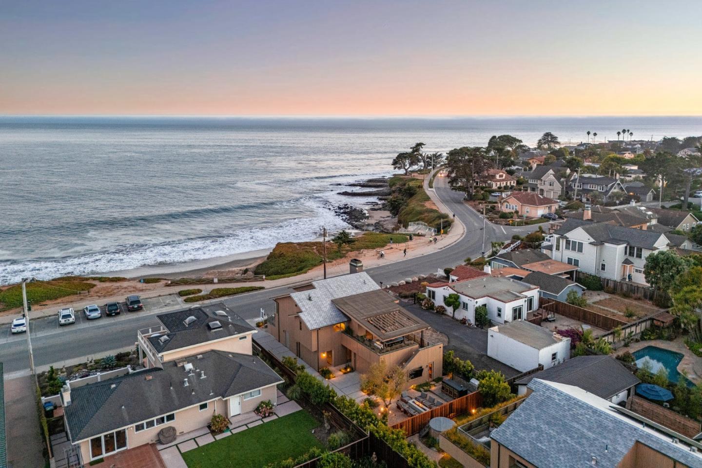 1122 West Cliff Drive