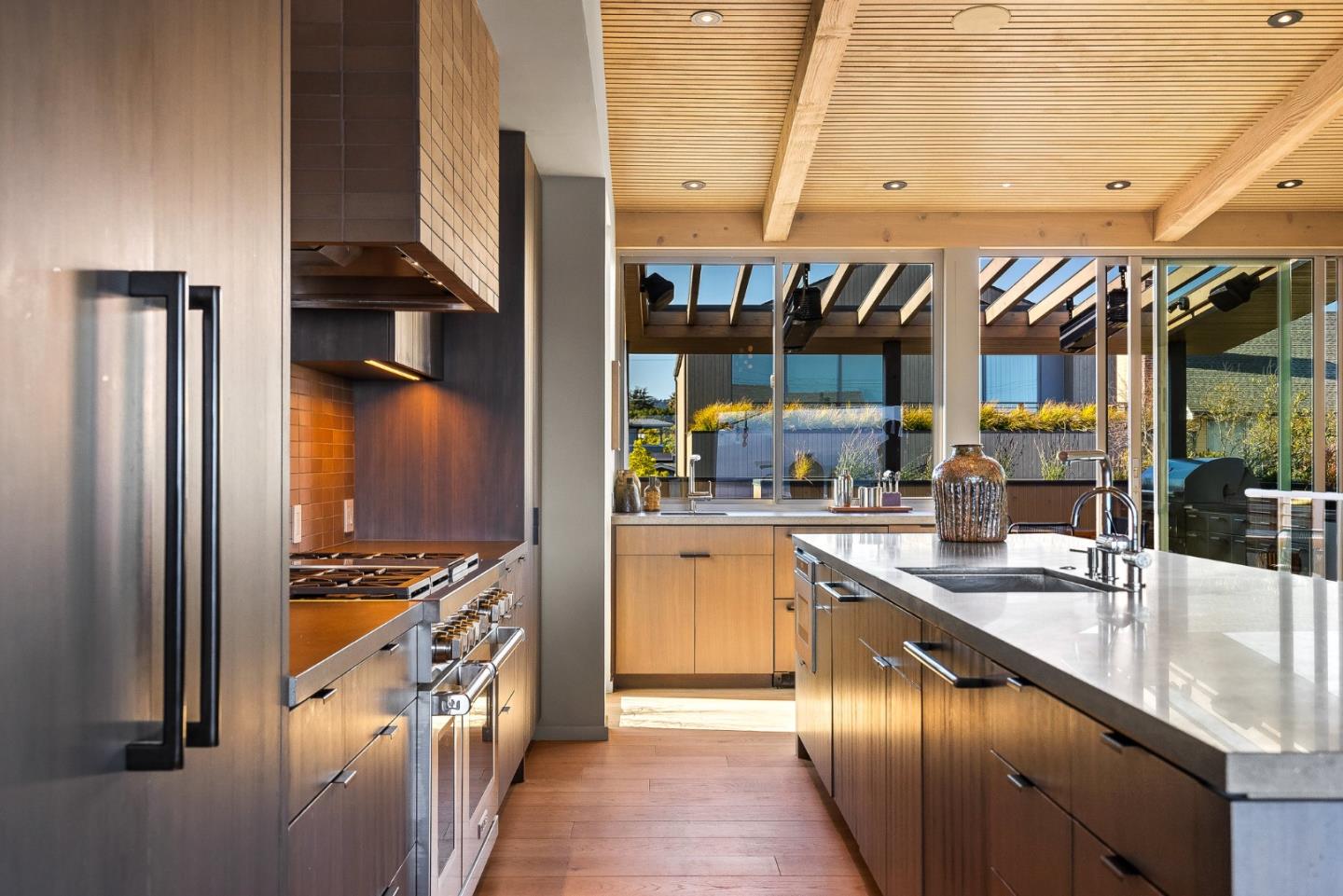 1122 West Cliff Drive