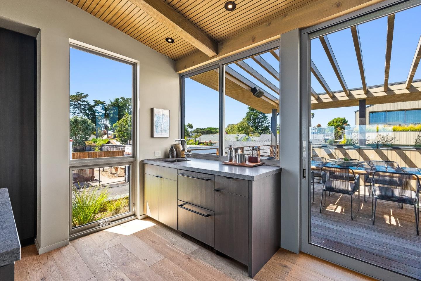 1122 West Cliff Drive