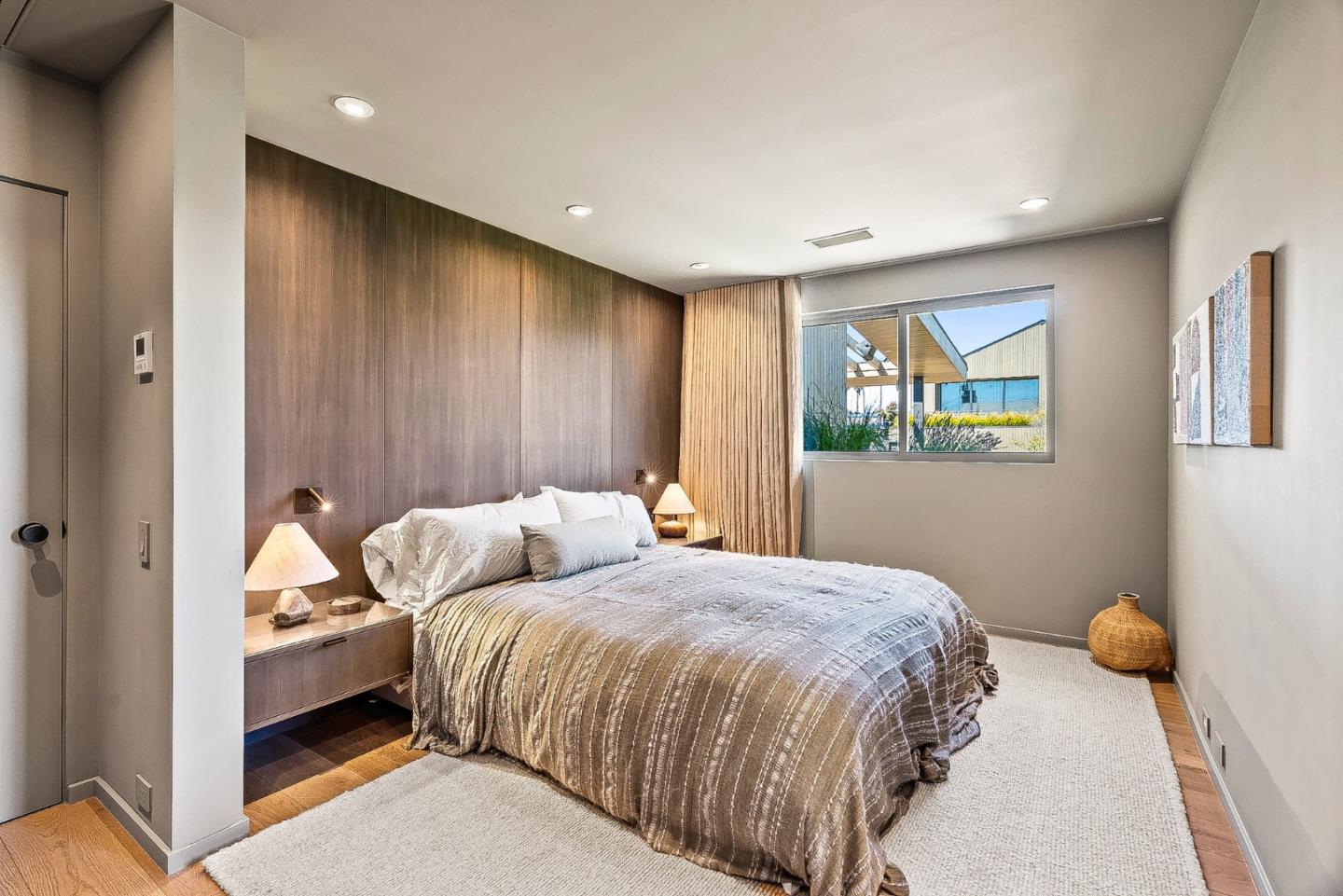 1122 West Cliff Drive