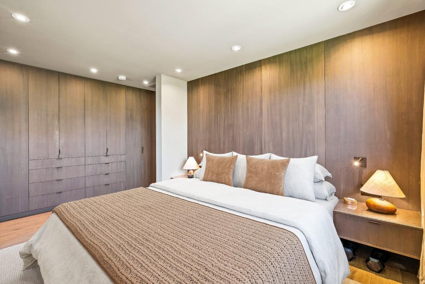 1122 West Cliff Drive