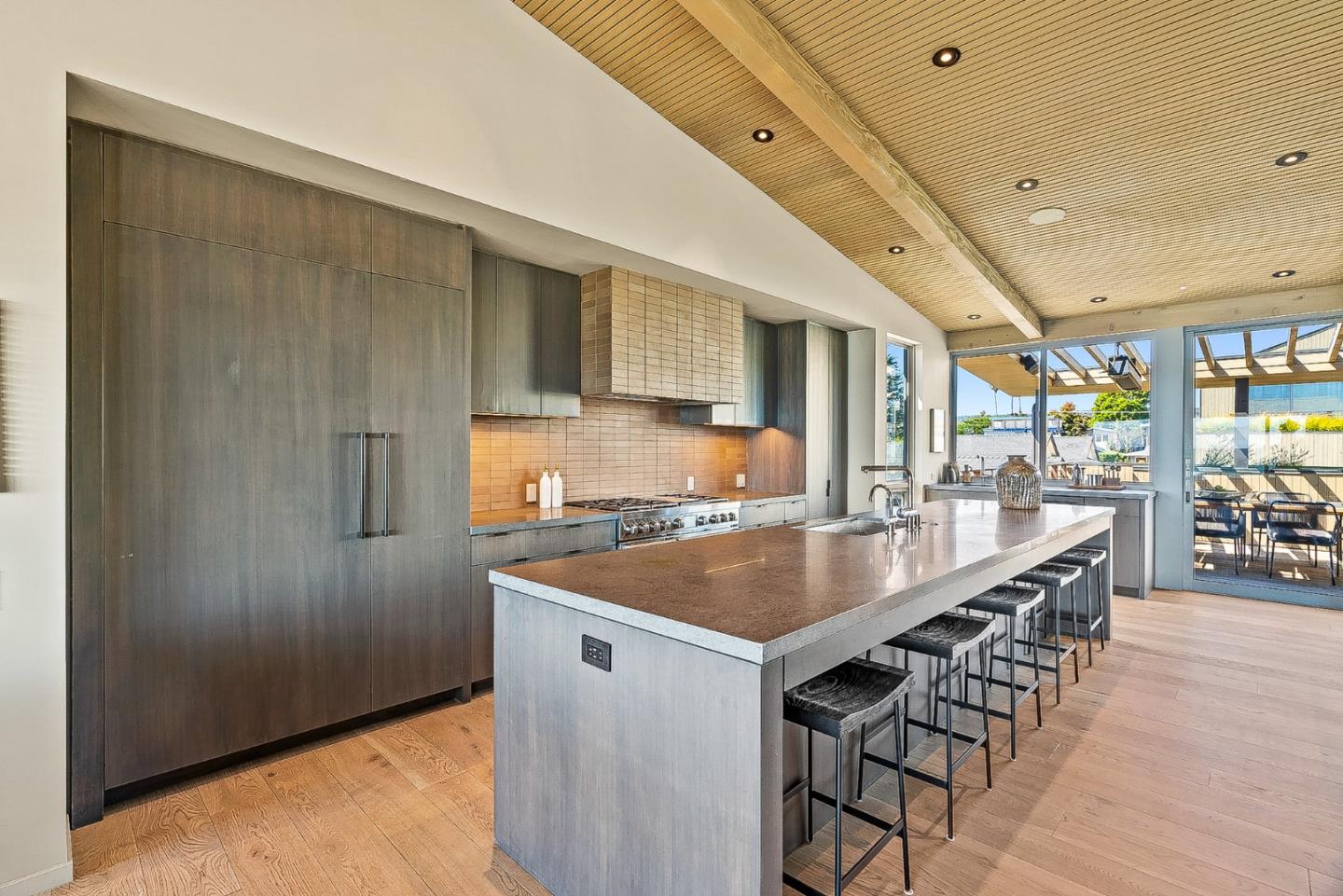 1122 West Cliff Drive