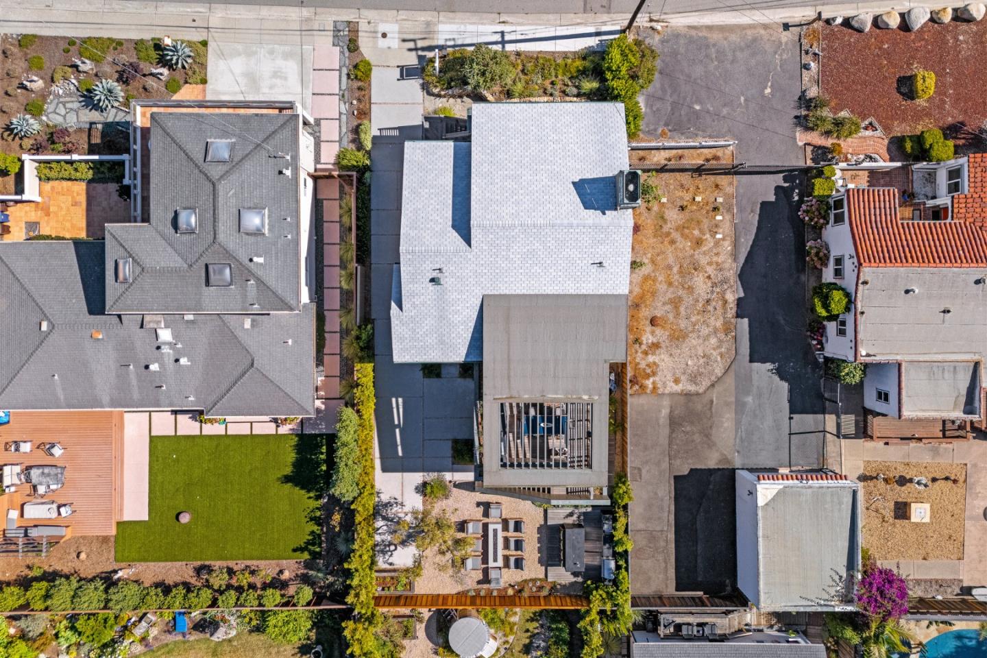 1122 West Cliff Drive