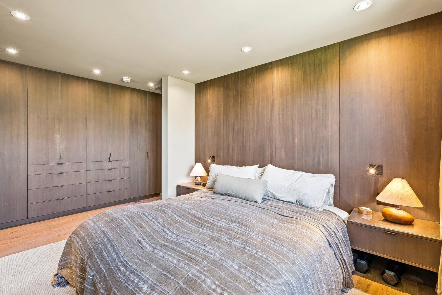 1122 West Cliff Drive