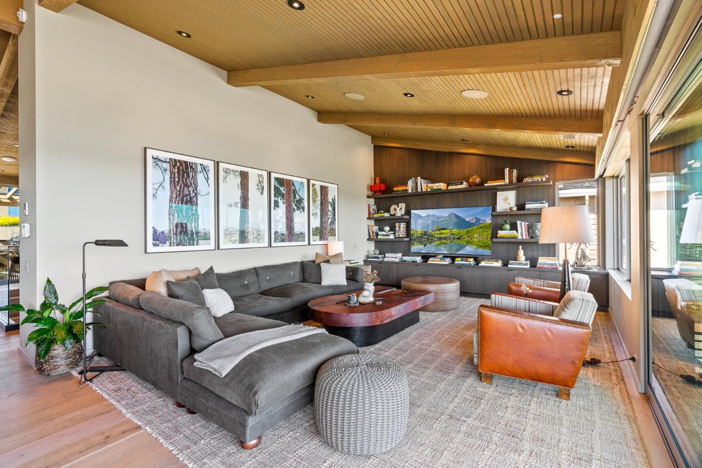 1122 West Cliff Drive