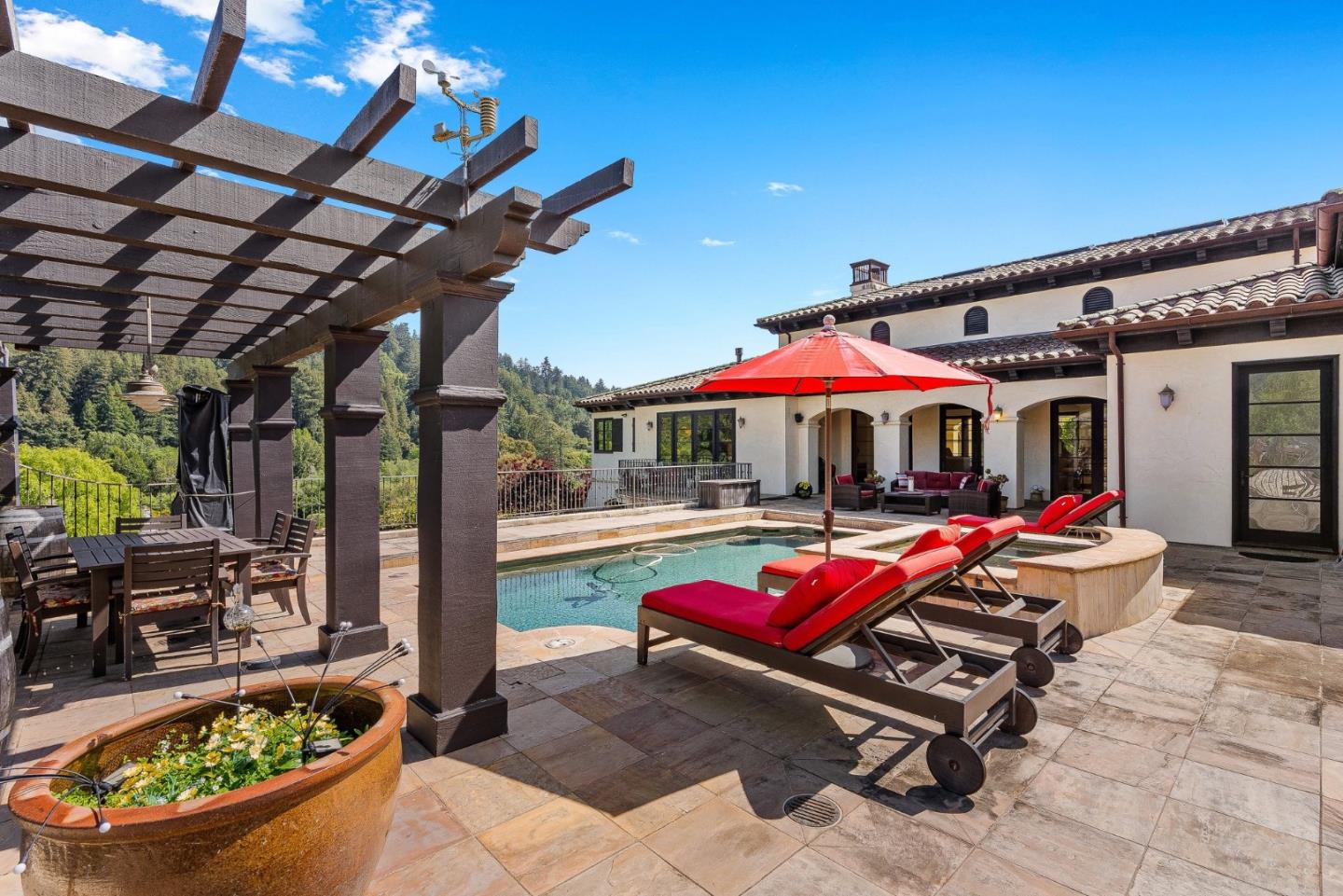 220 Falcon Hill