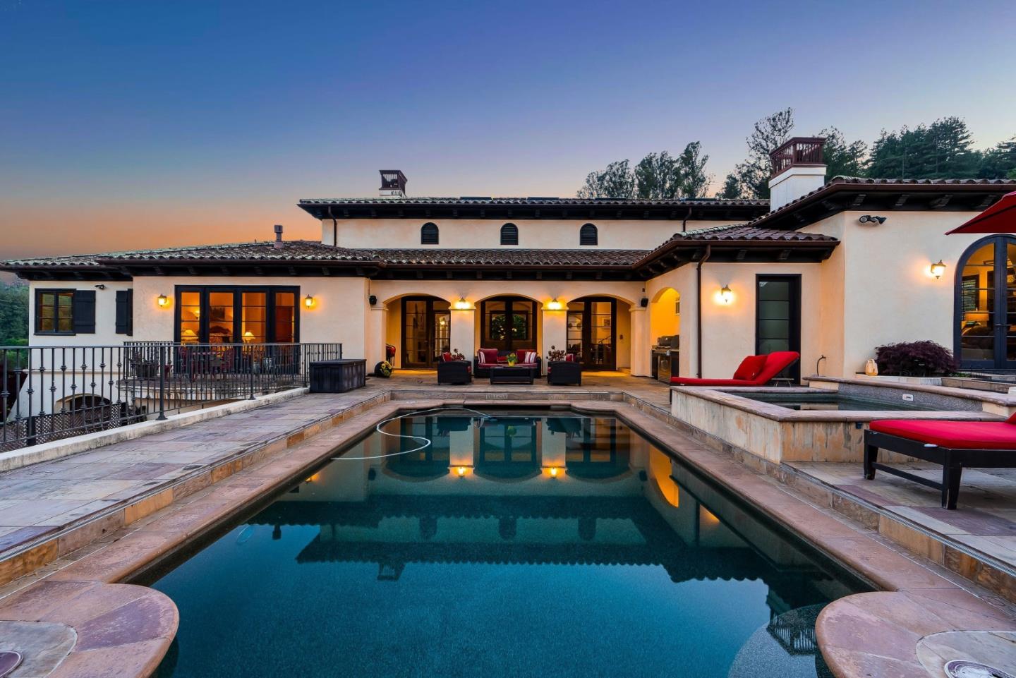 220 Falcon Hill