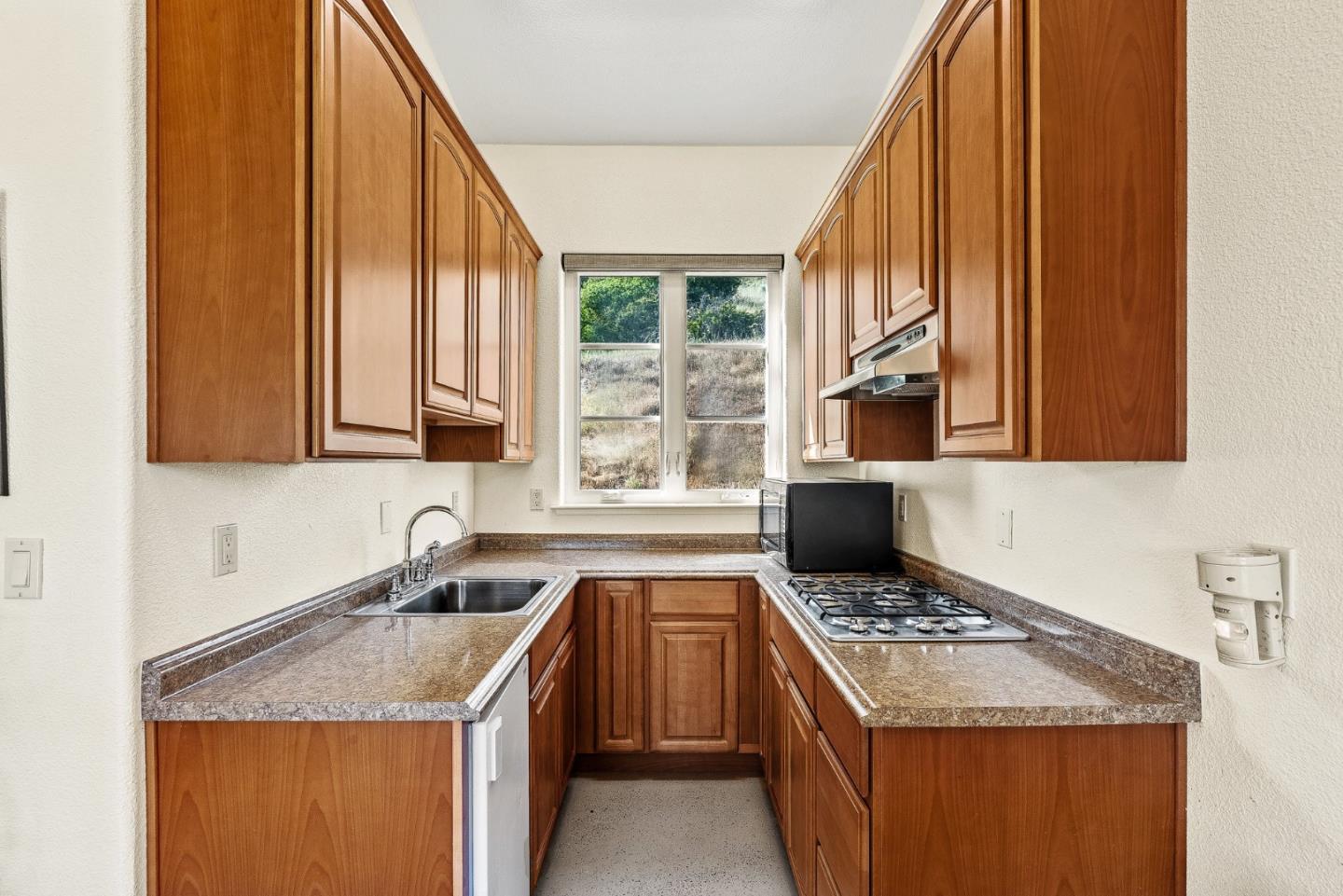220 Falcon Hill