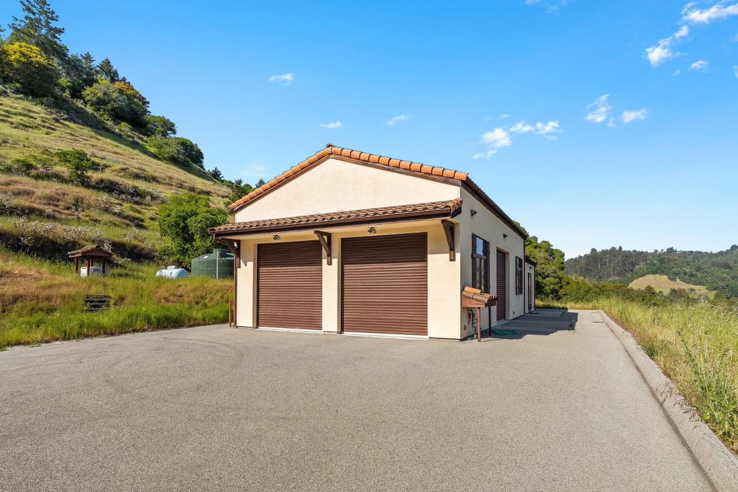 220 Falcon Hill