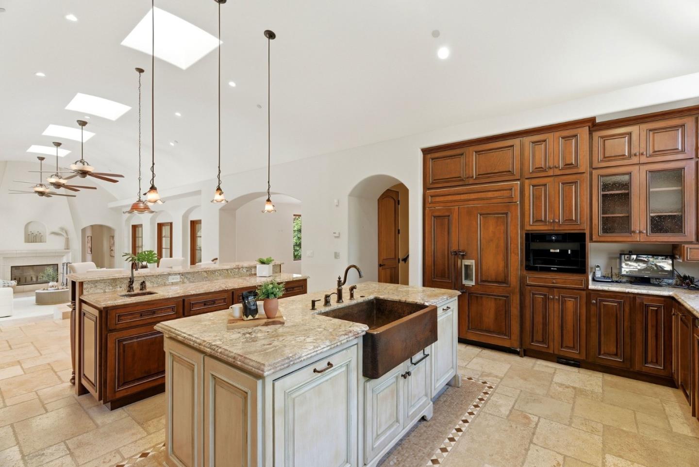 220 Falcon Hill
