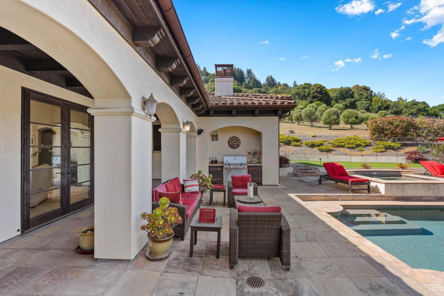 220 Falcon Hill