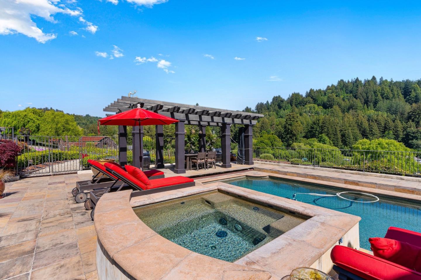 220 Falcon Hill
