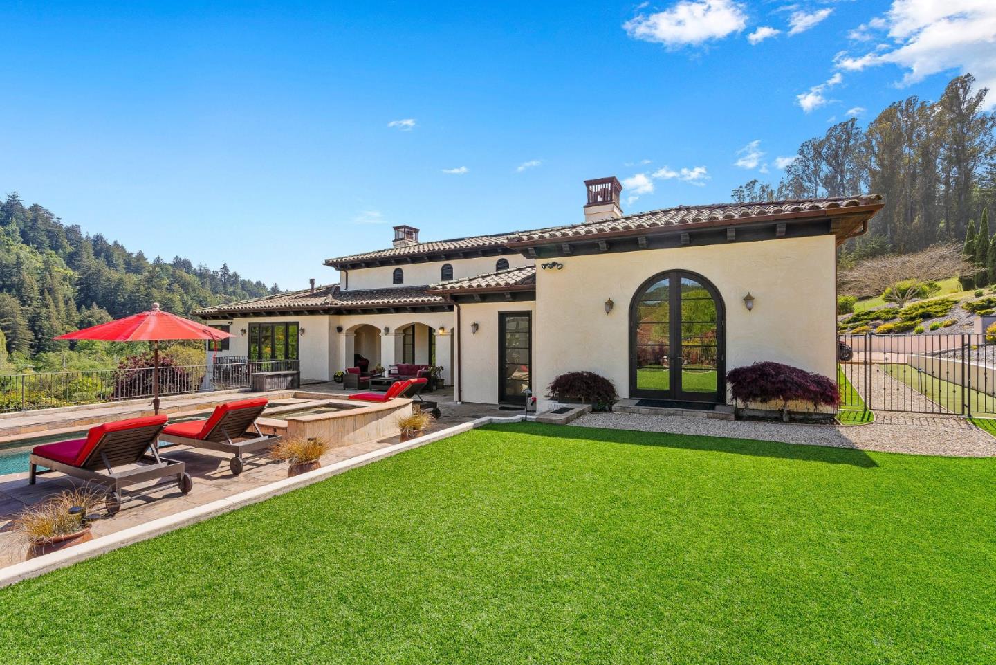 220 Falcon Hill