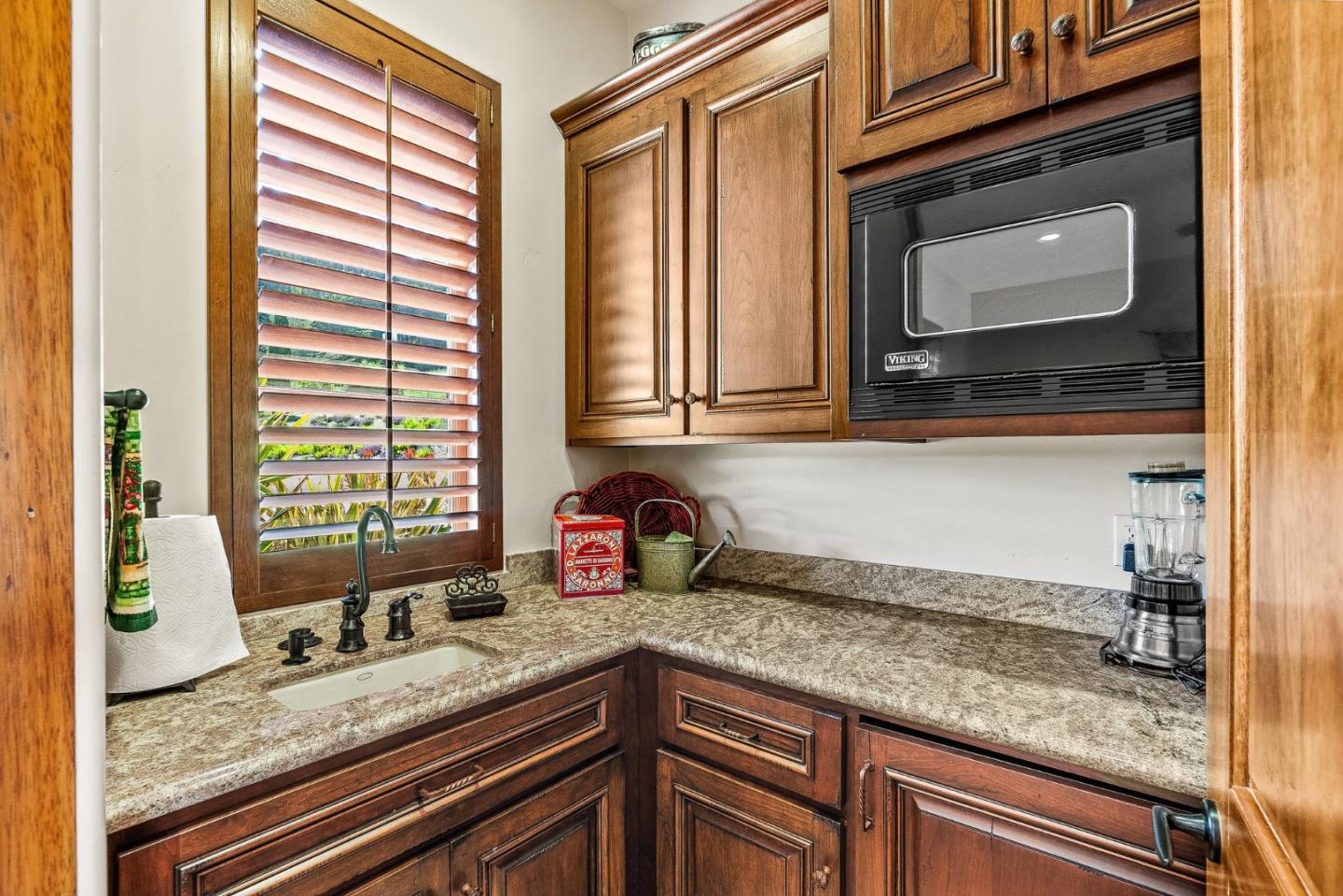 220 Falcon Hill